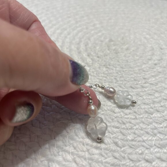 Delicate WHITE GLASS FLOWER & BLUSH PEARL Handmade Silver Dangle Earrings #233D - Picture 2 of 2